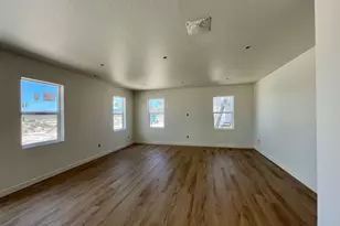1089 E Blackfeet Dr, Eagle Mountain, UT 84005 - Photo 5