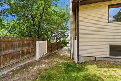 9057 S Cherbourg Pl E, Sandy, UT 84093 - Photo 59