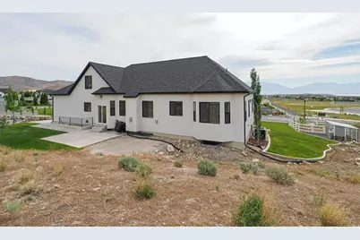 9261 N Belle St, Eagle Mountain, UT 84005 - Photo 7