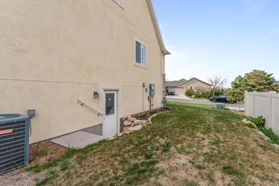 279 W Wrangler Ave S, Saratoga Springs, UT 84045 - Photo 17