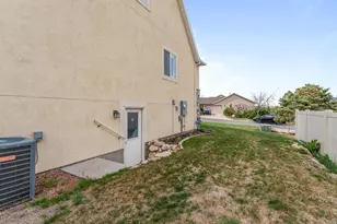 279 W Wrangler Ave S, Saratoga Springs, UT 84045 - Photo 17