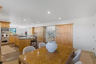 8903 S Cobble Crest Ln, Sandy, UT 84093 - Photo 9
