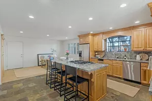 8903 S Cobble Crest Ln, Sandy, UT 84093 - Photo 7