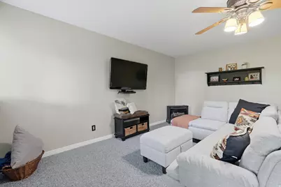 155 E 400 S, Hyrum, UT 84319 - Photo 17