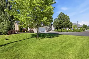 155 E 400 S, Hyrum, UT 84319 - Photo 3