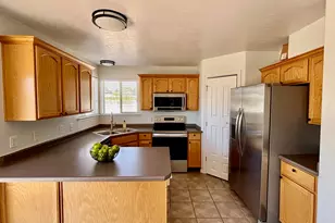 6712 S Early Dawn Dr, West Jordan, UT 84081 - Photo 9