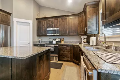 8 S Cherry Wood Ln, Midvale, UT 84047 - Photo 11