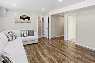 8938 S Manchester Ln, Sandy, UT 84093 - Photo 25