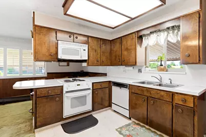 5166 S 2150 W, Roy, UT 84067 - Photo 7