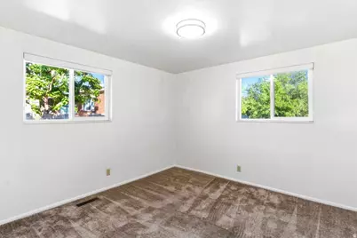 380 E 300 N, Clearfield, UT 84015 - Photo 21