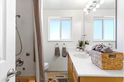 380 E 300 N, Clearfield, UT 84015 - Photo 17