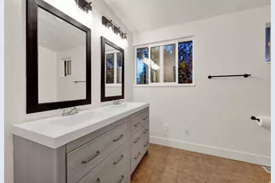 360 E 400 N, Centerville, UT 84014 - Photo 23