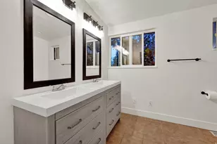 360 E 400 N, Centerville, UT 84014 - Photo 23