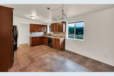 360 E 400 N, Centerville, UT 84014 - Photo 15