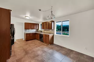 360 E 400 N, Centerville, UT 84014 - Photo 15