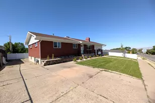 360 E 400 N, Centerville, UT 84014 - Photo 5