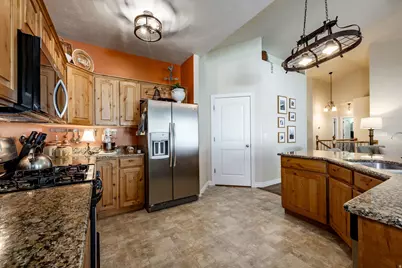 6716 W Hunter Crest Cir, West Valley, UT 84128 - Photo 5