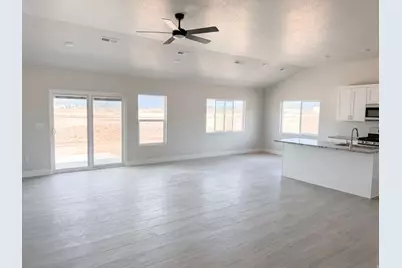 4452 W 75 S #6, Cedar City, UT 84720 - Photo 3