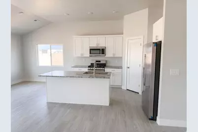 4452 W 75 S #6, Cedar City, UT 84720 - Photo 5