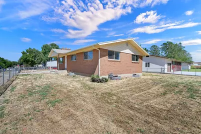 846 W 2400 N, Clinton, UT 84015 - Photo 3