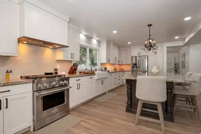 5076 S 2100 E, Holladay, UT 84117 - Photo 13