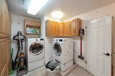 5076 S 2100 E, Holladay, UT 84117 - Photo 23