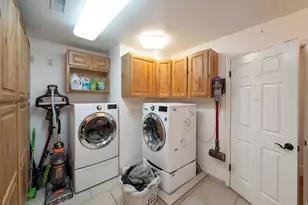 5076 S 2100 E, Holladay, UT 84117 - Photo 23