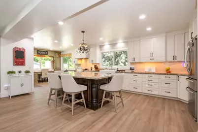 5076 S 2100 E, Holladay, UT 84117 - Photo 11