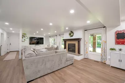 5076 S 2100 E, Holladay, UT 84117 - Photo 15