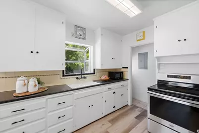 526 E Cleveland Ave S, Salt Lake City, UT 84105 - Photo 11