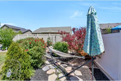 1368 W 2350 S, Woods Cross, UT 84087 - Photo 29