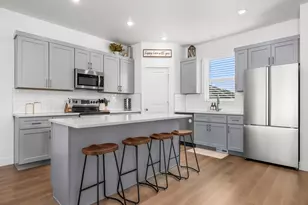 714 E Gdn Grv Dr, Eagle Mountain, UT 84005 - Photo 3