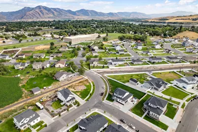 585 W 20 N, Hyrum, UT 84319 - Photo 41