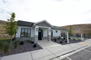 4434 N La Ringhierra Dr E, Lehi, UT 84048 - Photo 93