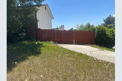 995 W River Cir, Murray, UT 84123 - Photo 3