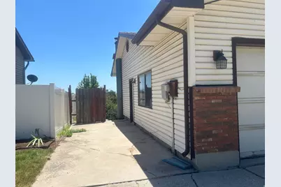 995 W River Cir, Murray, UT 84123 - Photo 5