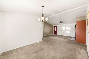 296 E Vagabond Ave, Murray, UT 84107 - Photo 9
