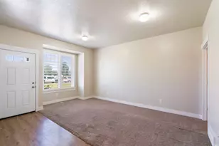 1754 E Skyline Dr, Eagle Mountain, UT 84005 - Photo 11
