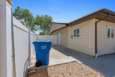 1473 N 200 W, Sunset, UT 84015 - Photo 5