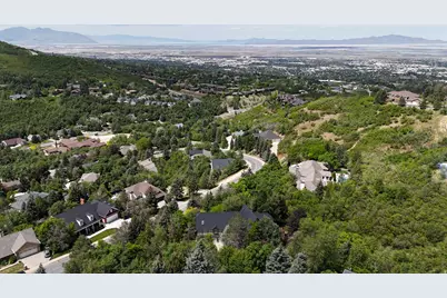 1903 E Ridge Hollow Dr, Bountiful, UT 84010 - Photo 5