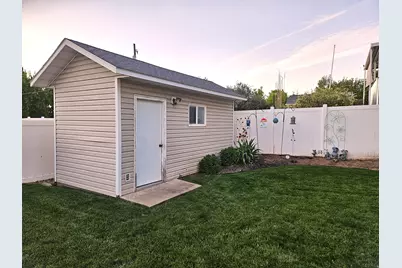 1037 E 1500 N, Layton, UT 84040 - Photo 31