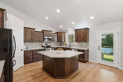 1302 W 2535 N, Clinton, UT 84015 - Photo 15