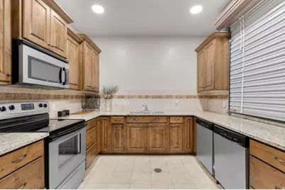 5198 N University Ave #401, Provo, UT 84604 - Photo 27