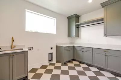 2136 N 725 W, Centerville, UT 84014 - Photo 17
