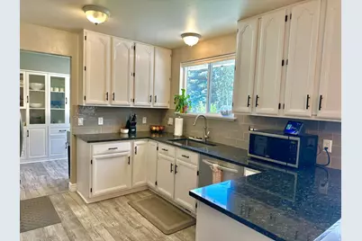 9573 S Buttonwood Dr, Sandy, UT 84092 - Photo 3