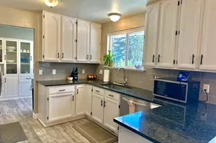 9573 S Buttonwood Dr, Sandy, UT 84092 - Photo 3