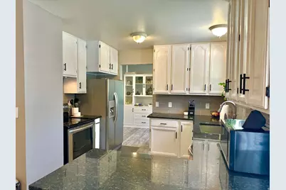 9573 S Buttonwood Dr, Sandy, UT 84092 - Photo 5