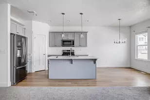 4642 W Hemsworth Ln, Riverton, UT 84096 - Photo 9