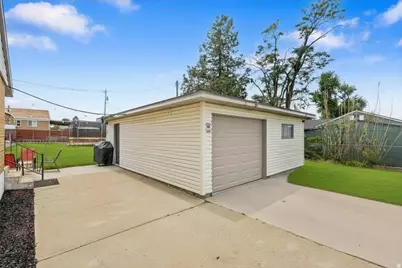 135 E 4700 S, Washington Terrace, UT 84405 - Photo 3