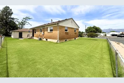 135 E 4700 S, Washington Terrace, UT 84405 - Photo 17